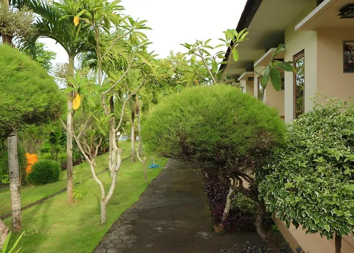 Gasthuis Bhujangga's Village Near Pantai Redpartner